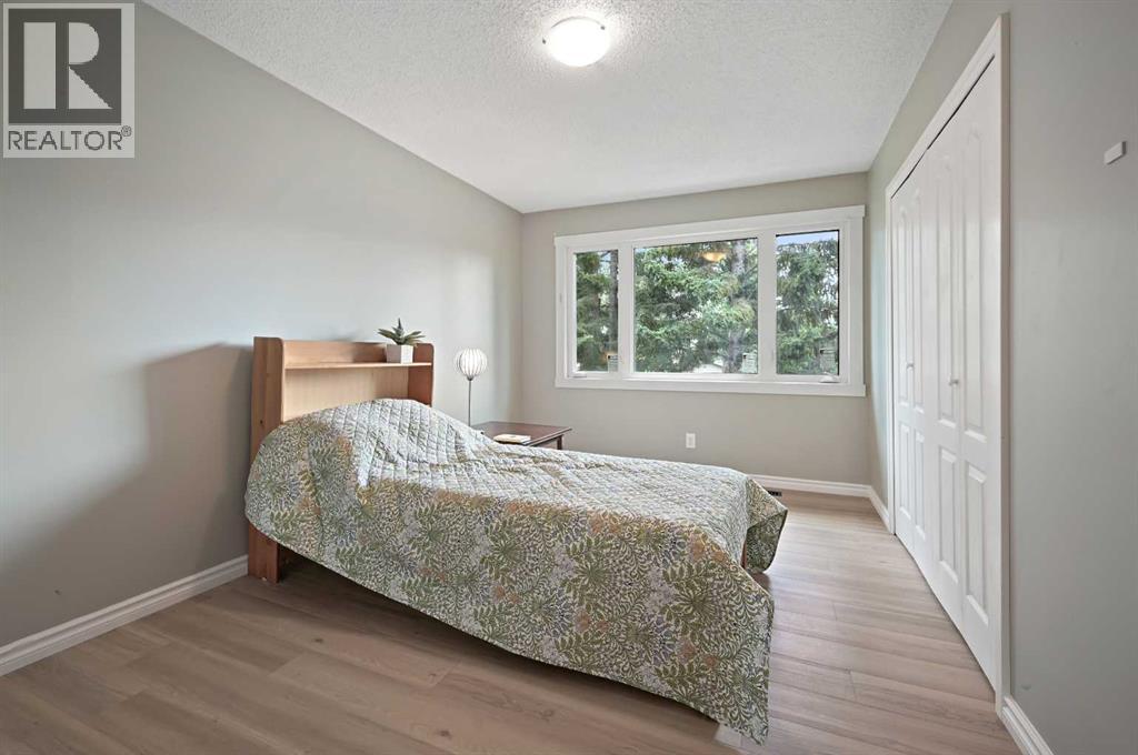 Single Family House for Sale in   Oakmoor Drive SW Palliser Calgary 