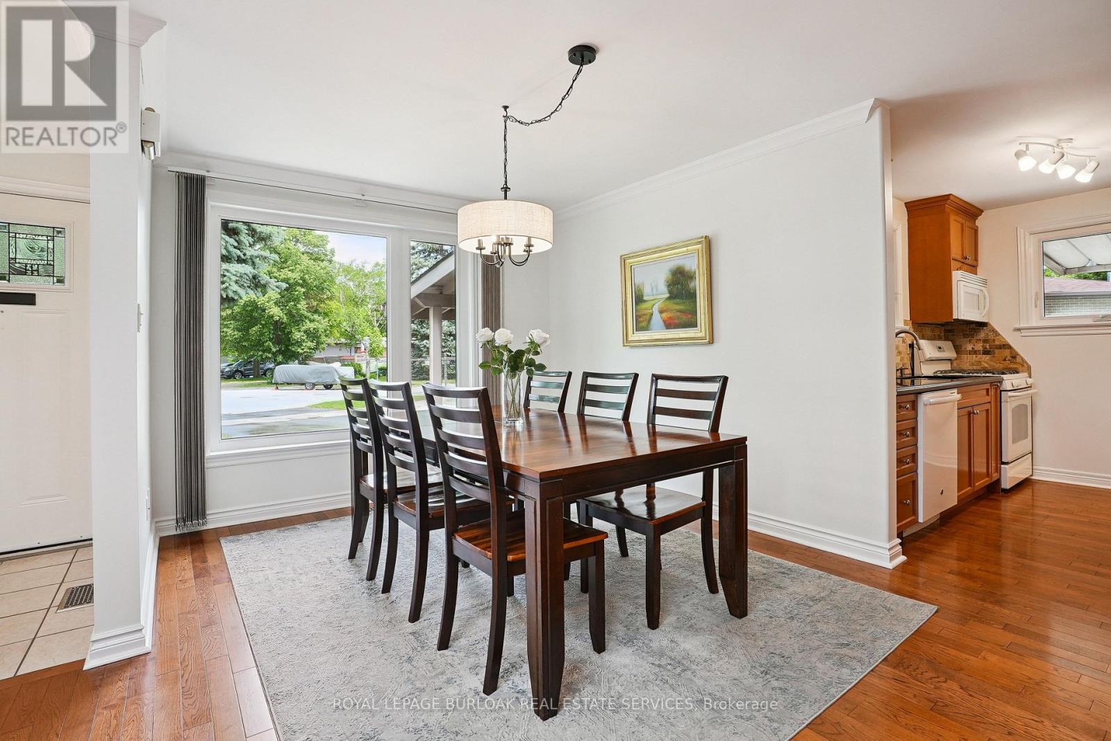 Photo 10 of 2091 Hartington Court, Mississauga ON