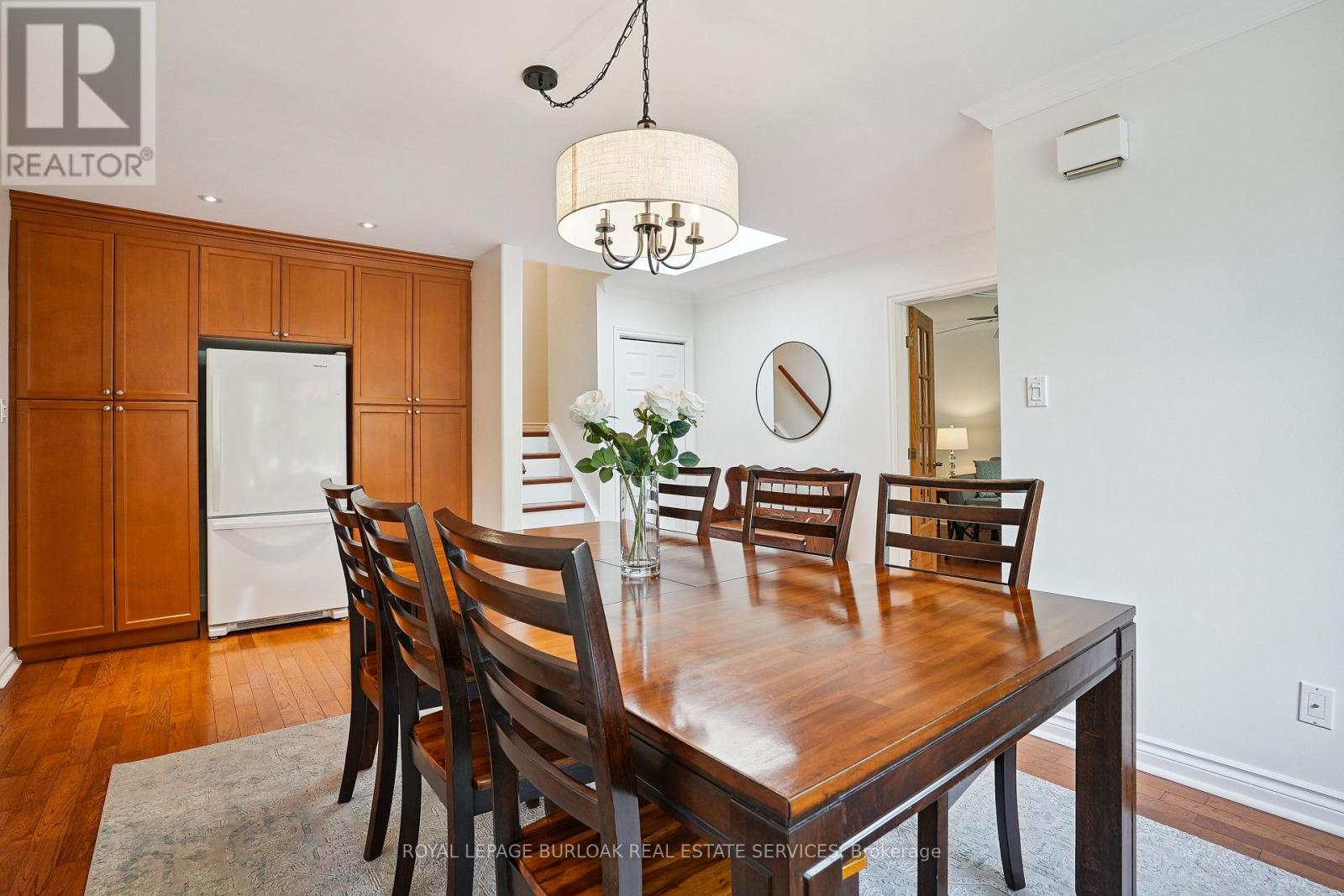 Photo 12 of 2091 Hartington Court, Mississauga ON