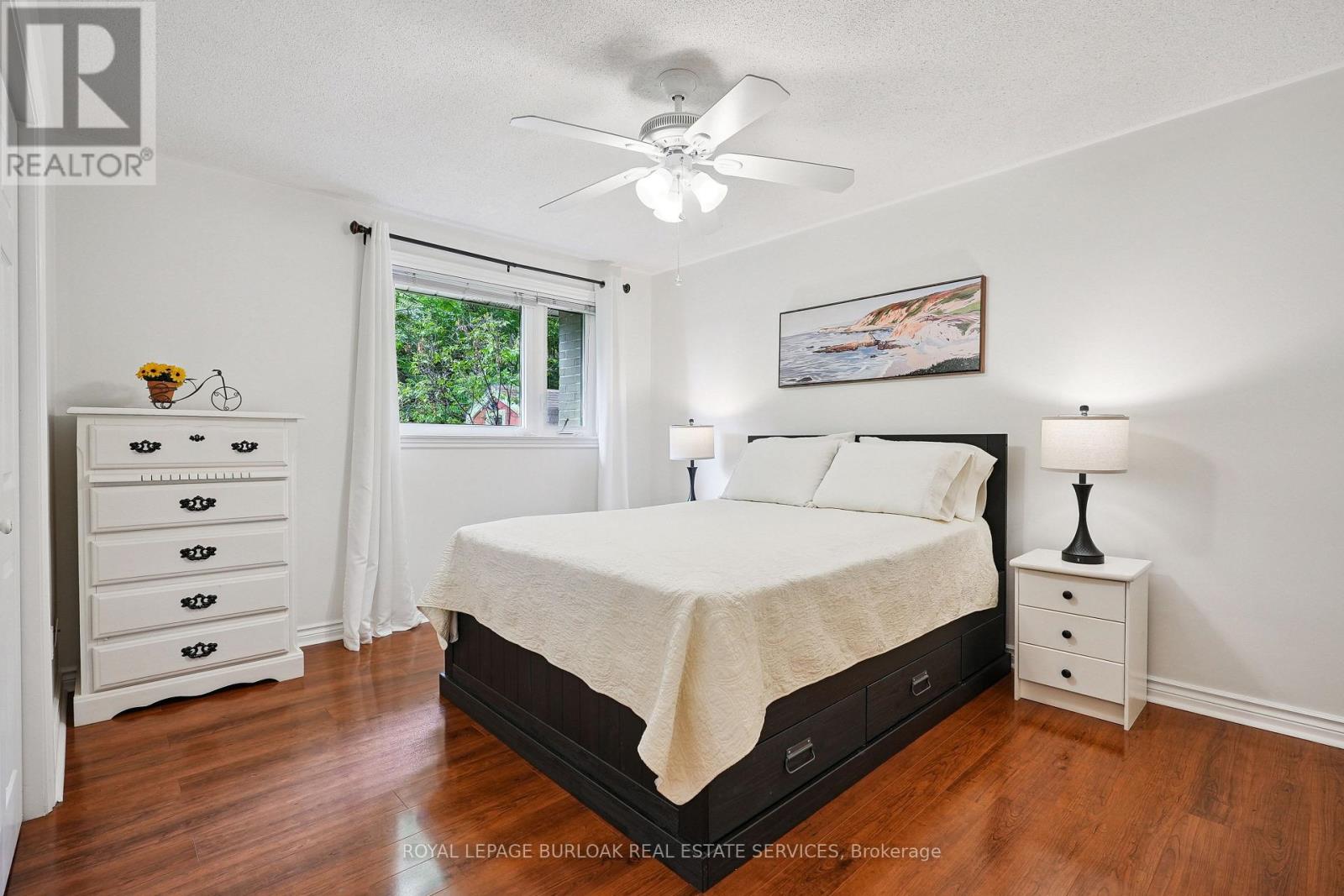 Photo 16 of 2091 Hartington Court, Mississauga ON