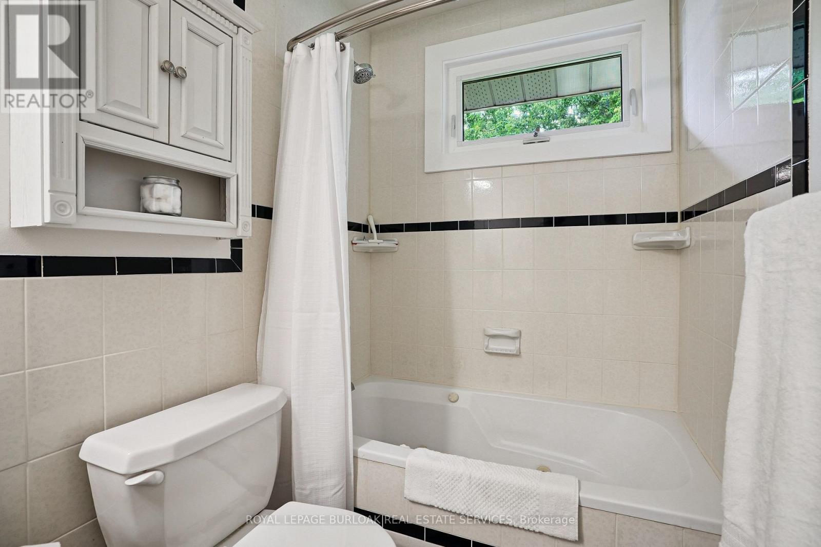 Photo 20 of 2091 Hartington Court, Mississauga ON