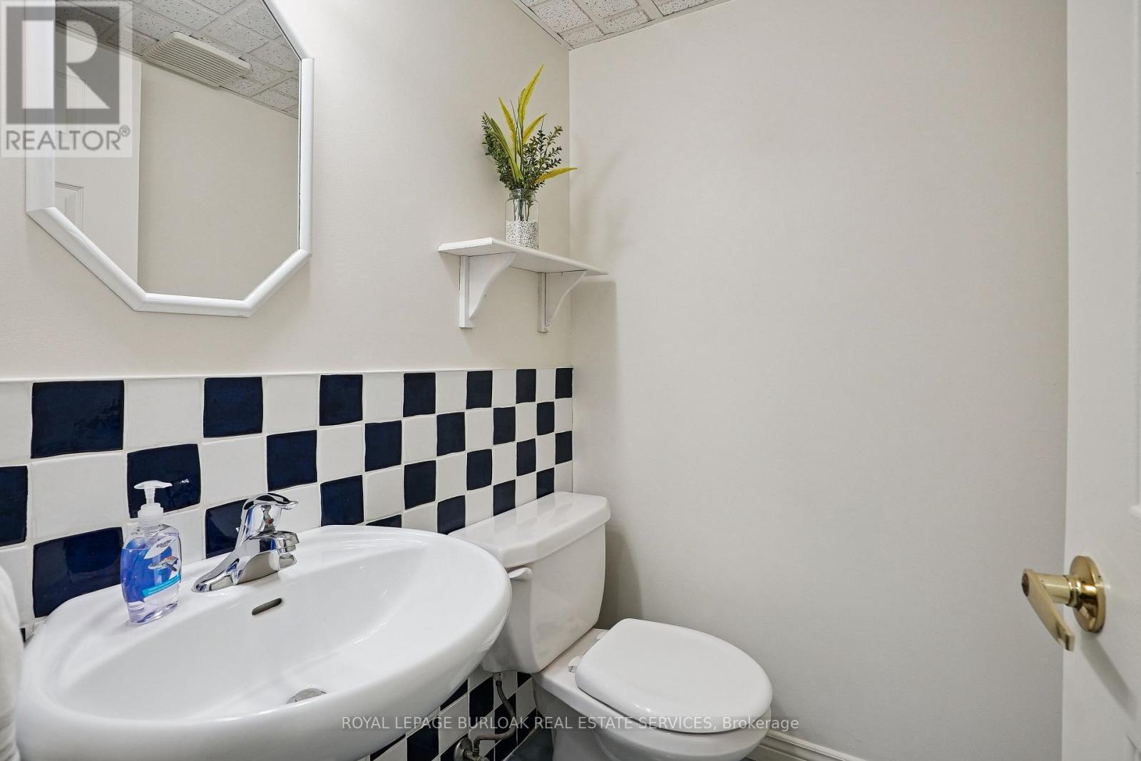 Photo 26 of 2091 Hartington Court, Mississauga ON