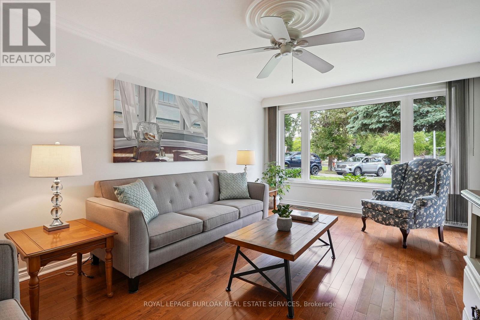 Photo 9 of 2091 Hartington Court, Mississauga ON