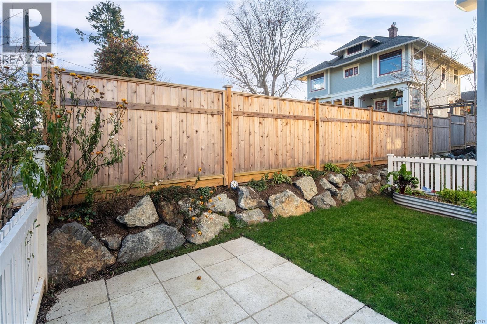 Photo 32 of 1 3080 Washington Ave, Victoria BC