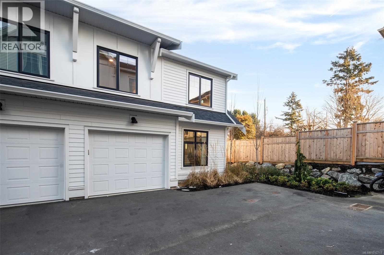 Photo 34 of 1 3080 Washington Ave, Victoria BC