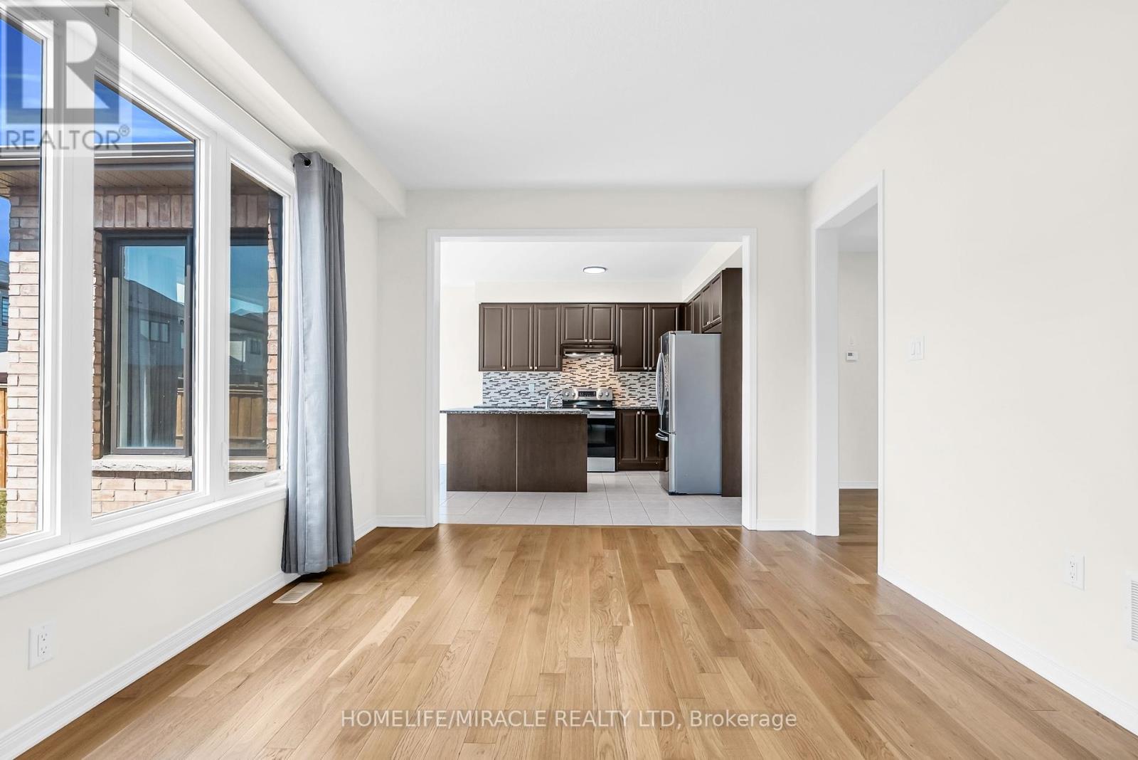 Photo 15 of 23 Royal Coachman Way, Hamilton ON