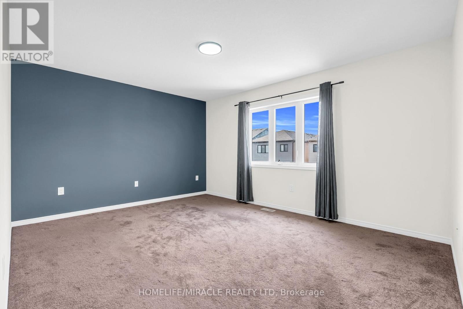 Photo 24 of 23 Royal Coachman Way, Hamilton ON