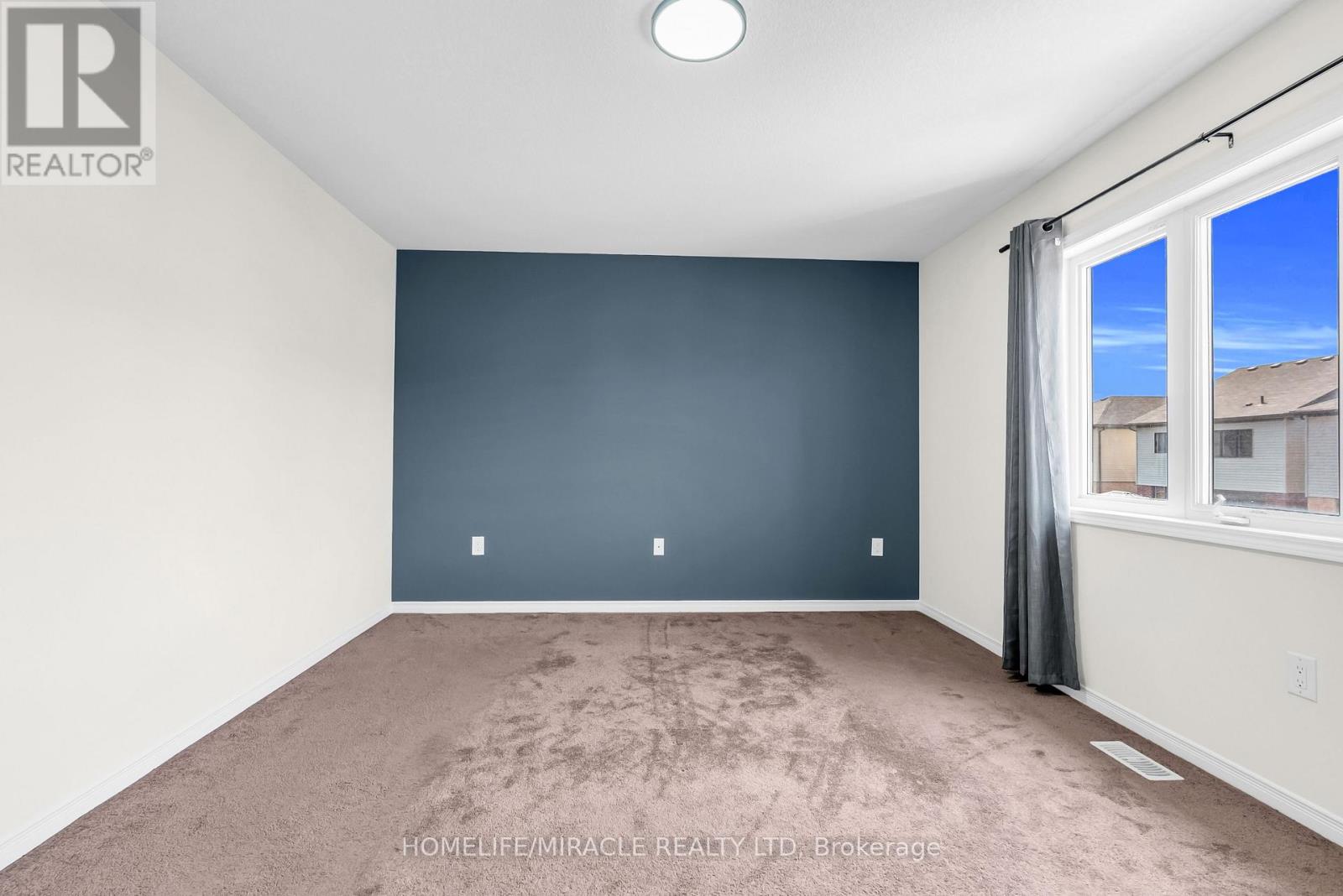 Photo 25 of 23 Royal Coachman Way, Hamilton ON