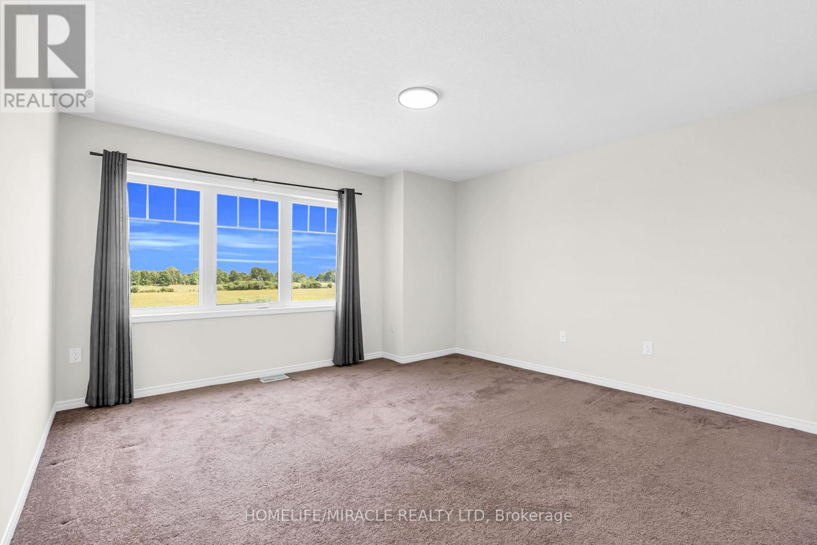 Photo 31 of 23 Royal Coachman Way, Hamilton ON