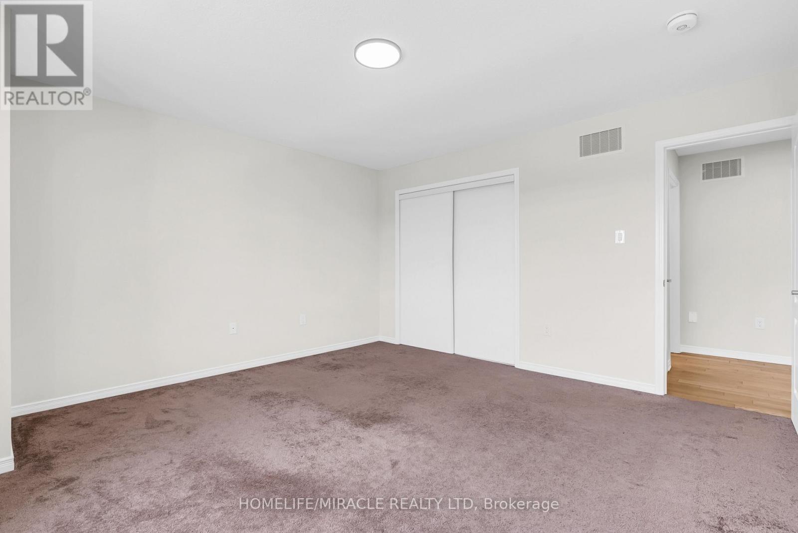 Photo 33 of 23 Royal Coachman Way, Hamilton ON