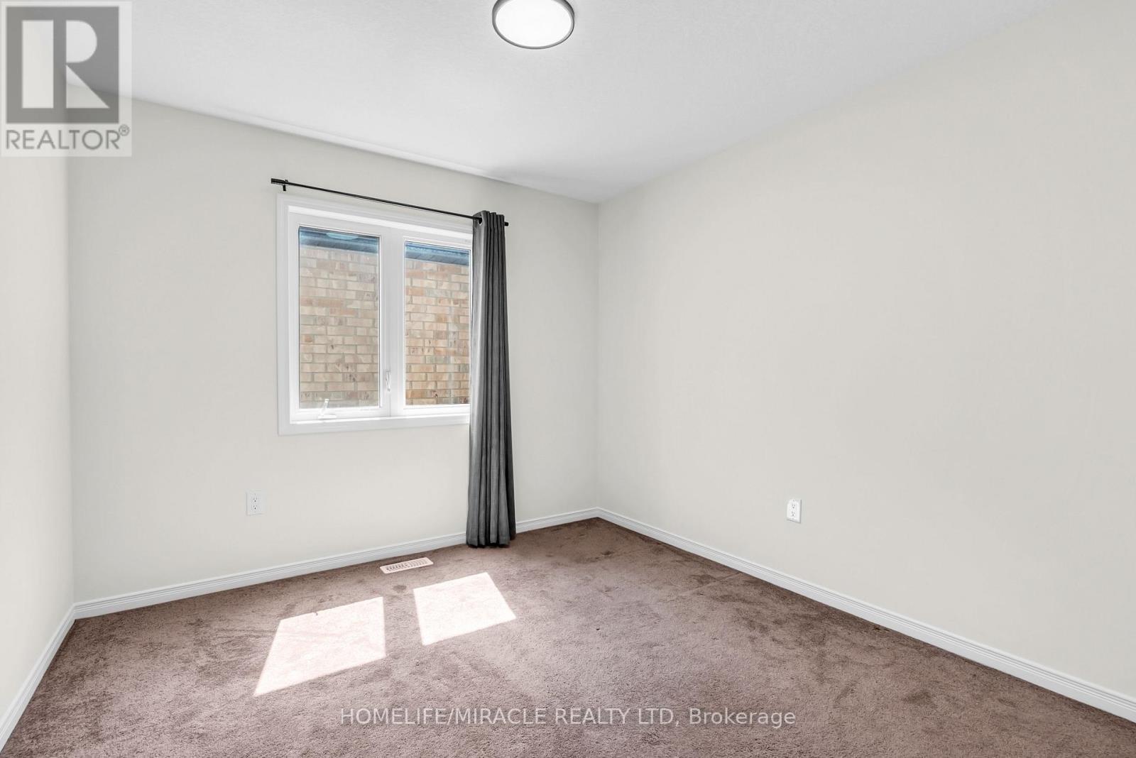 Photo 36 of 23 Royal Coachman Way, Hamilton ON