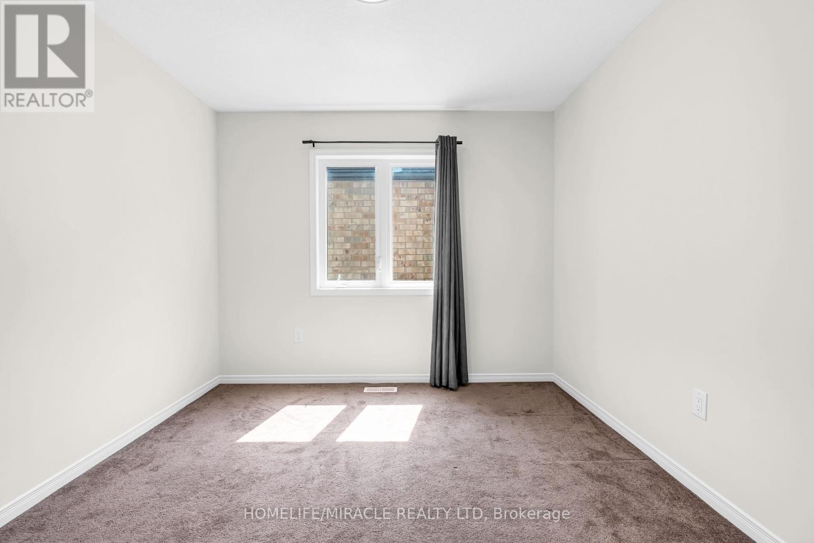 Photo 37 of 23 Royal Coachman Way, Hamilton ON