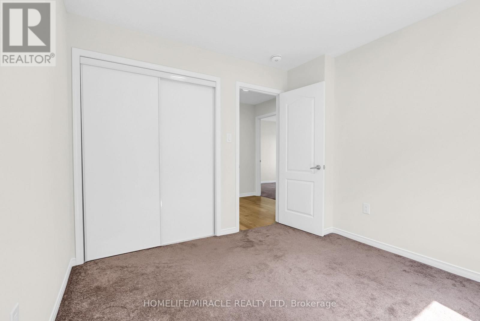 Photo 38 of 23 Royal Coachman Way, Hamilton ON