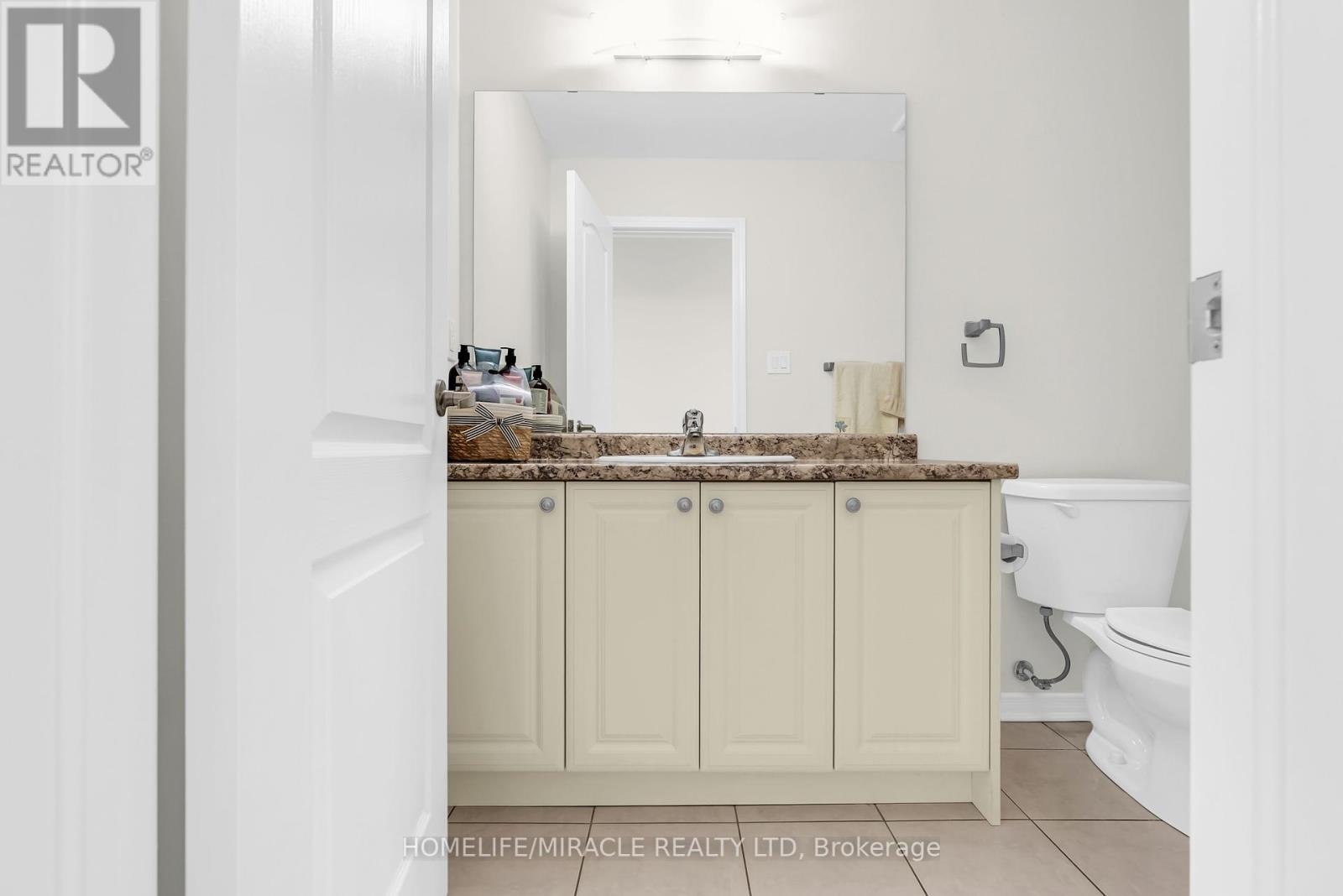 Photo 39 of 23 Royal Coachman Way, Hamilton ON