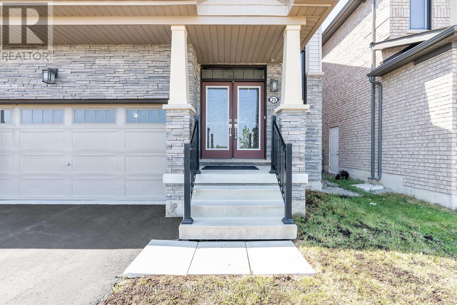 Photo 4 of 23 Royal Coachman Way, Hamilton ON