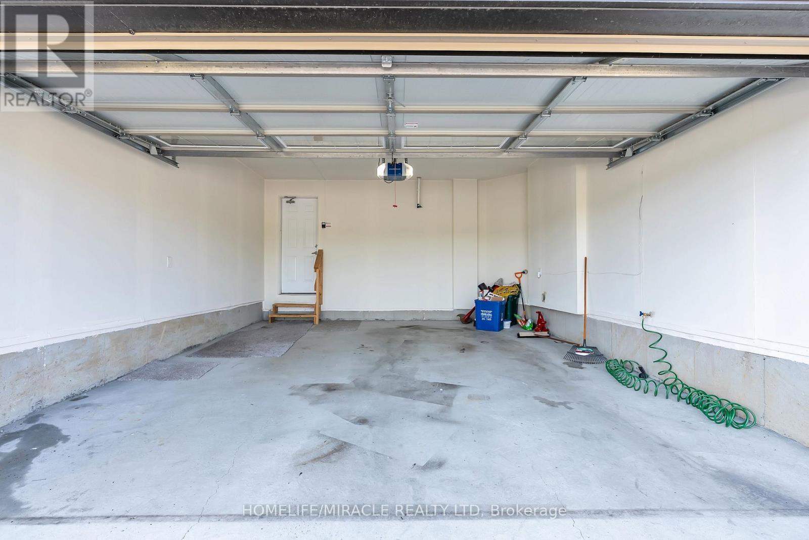Photo 43 of 23 Royal Coachman Way, Hamilton ON