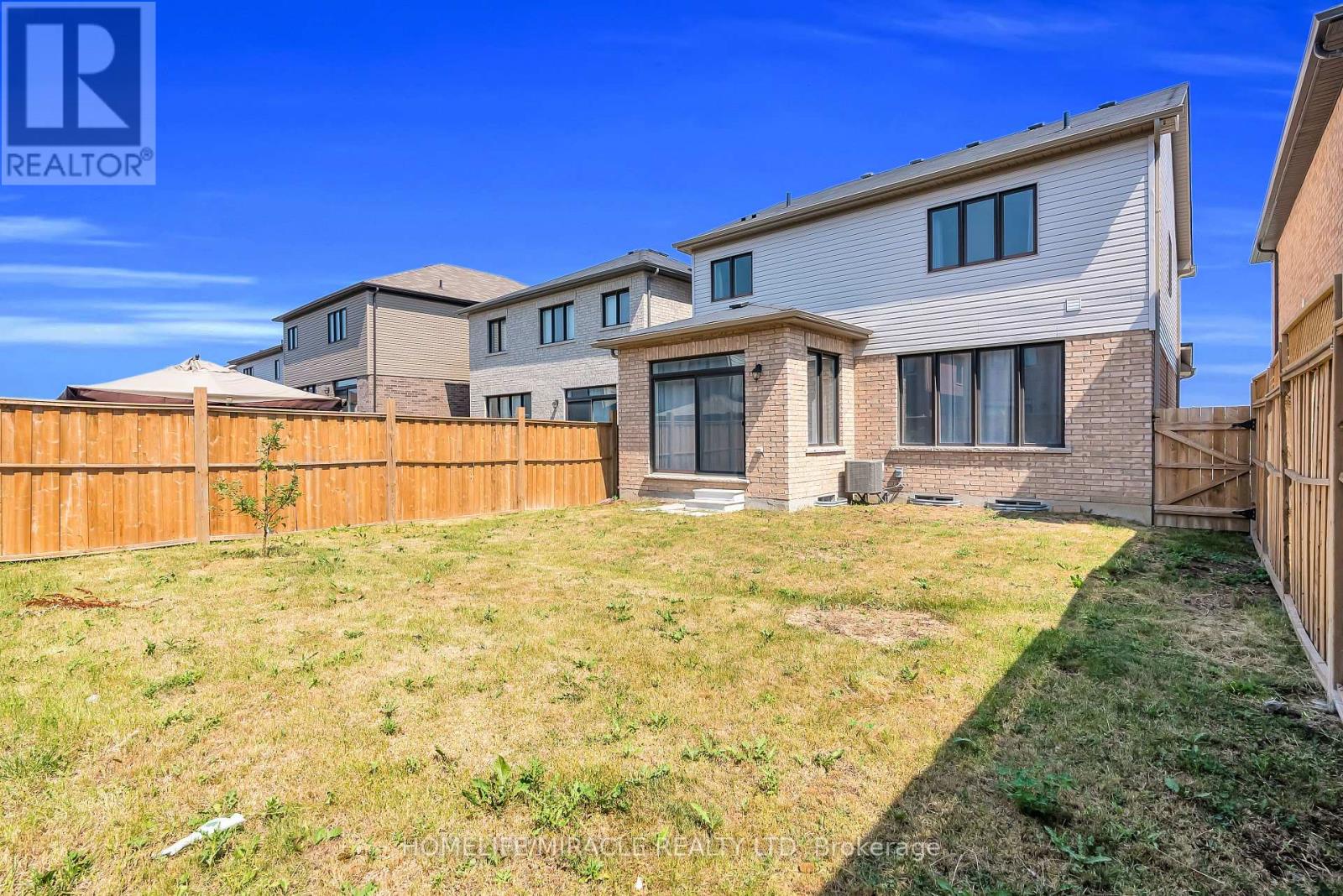 Photo 44 of 23 Royal Coachman Way, Hamilton ON