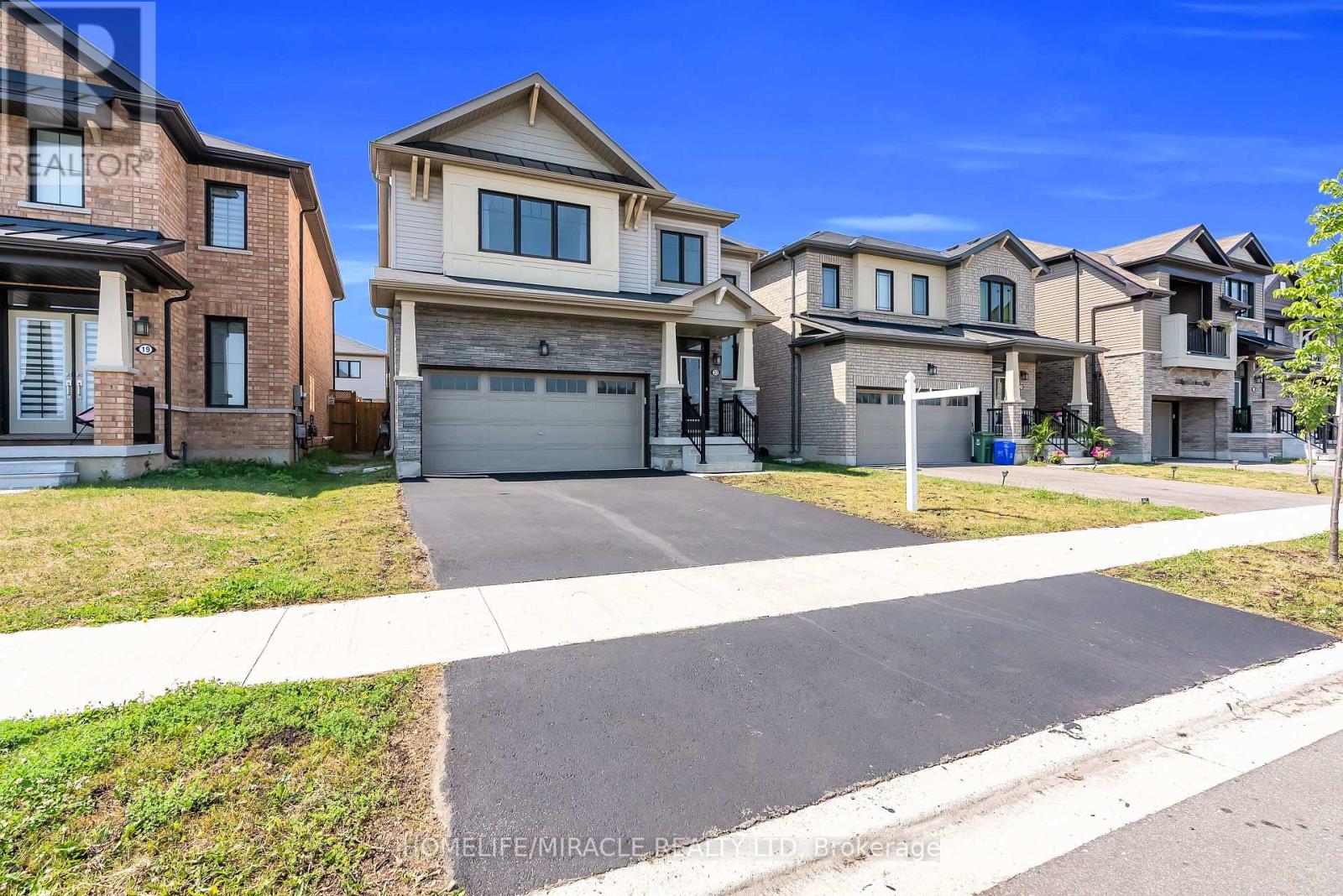 Photo 45 of 23 Royal Coachman Way, Hamilton ON