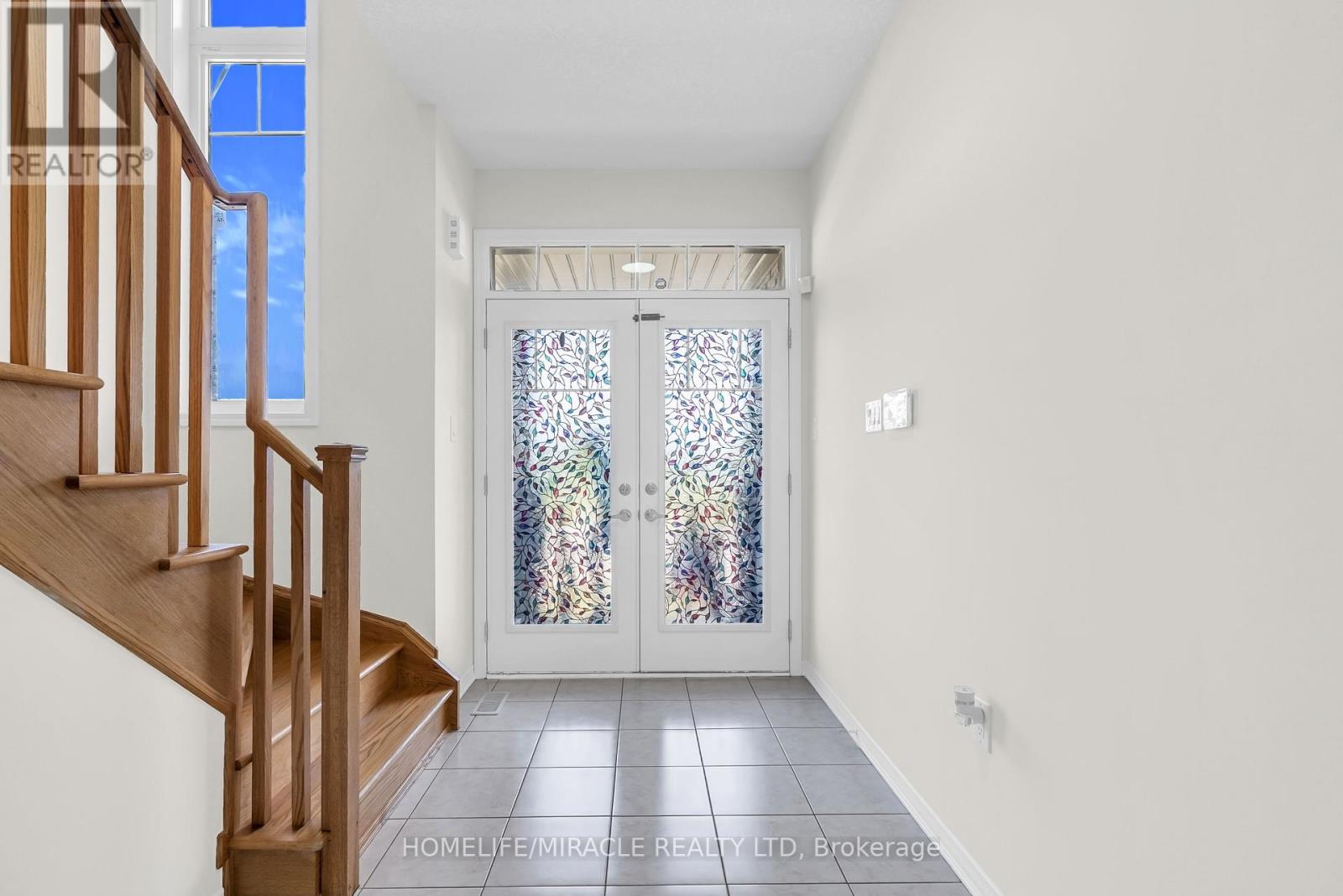 Photo 5 of 23 Royal Coachman Way, Hamilton ON
