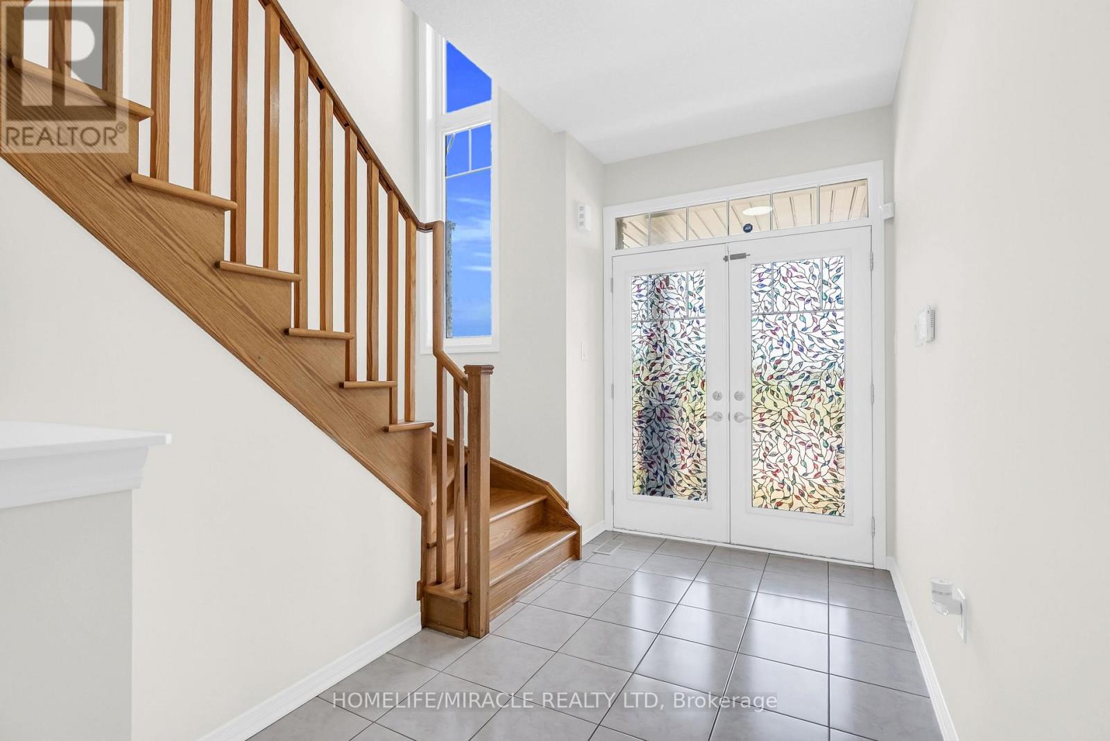 Photo 6 of 23 Royal Coachman Way, Hamilton ON