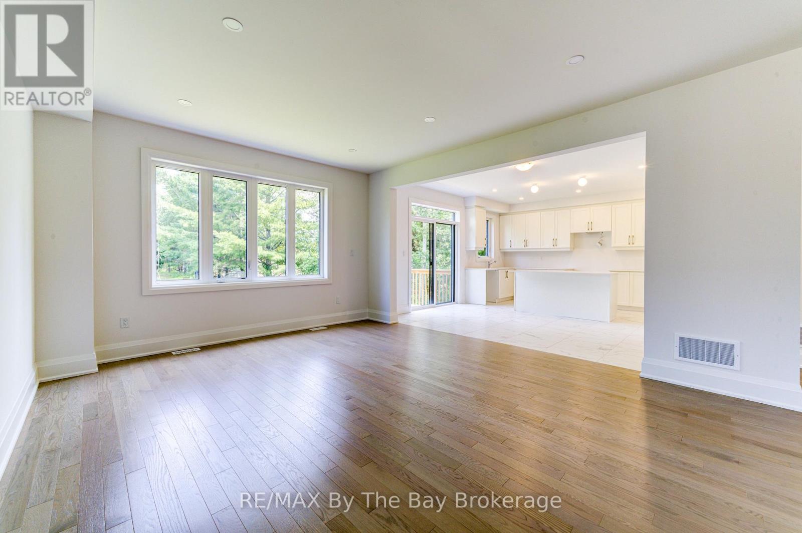 Photo 24 of 13 Emerald Street, Wasaga Beach ON