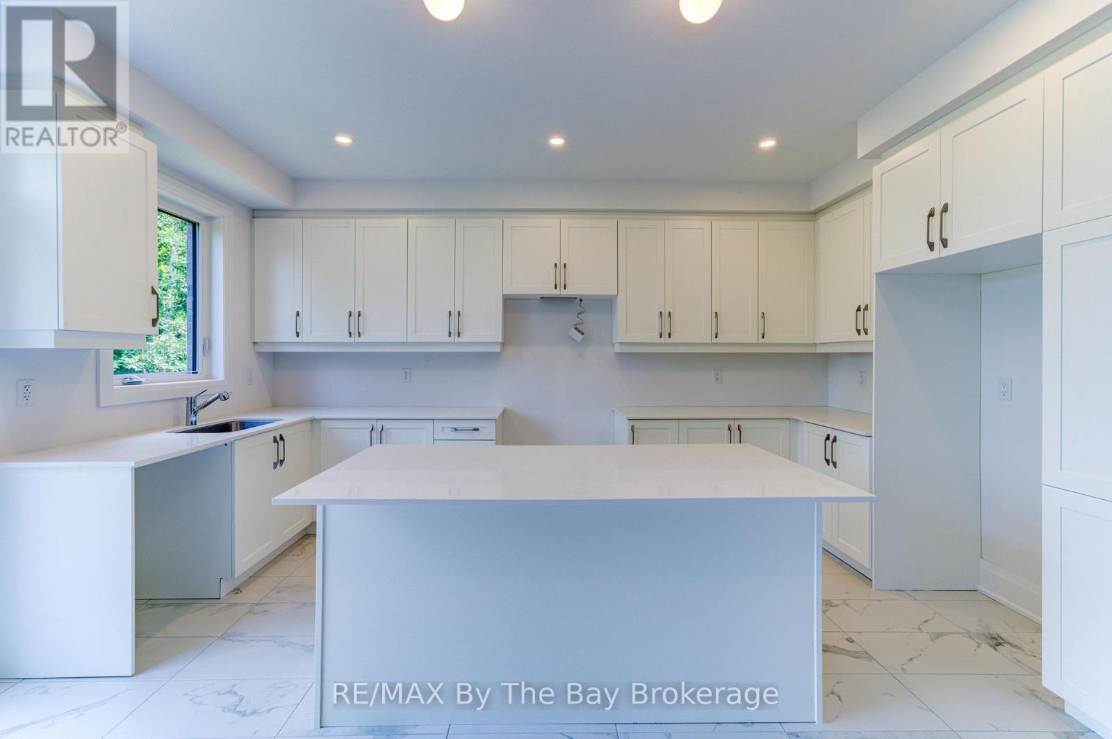 Photo 2 of 13 Emerald Street, Wasaga Beach ON