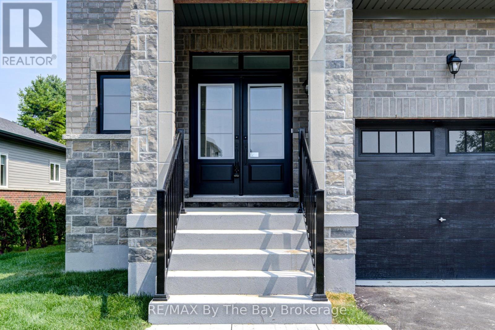 Photo 40 of 13 Emerald Street, Wasaga Beach ON