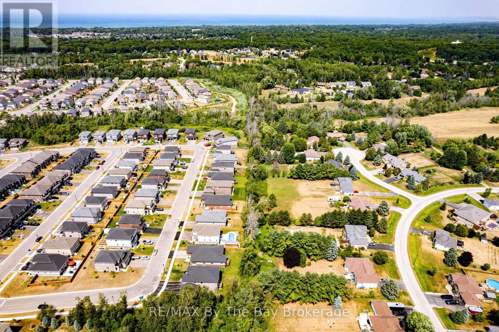 Photo 31 of 13 Emerald Street, Wasaga Beach ON
