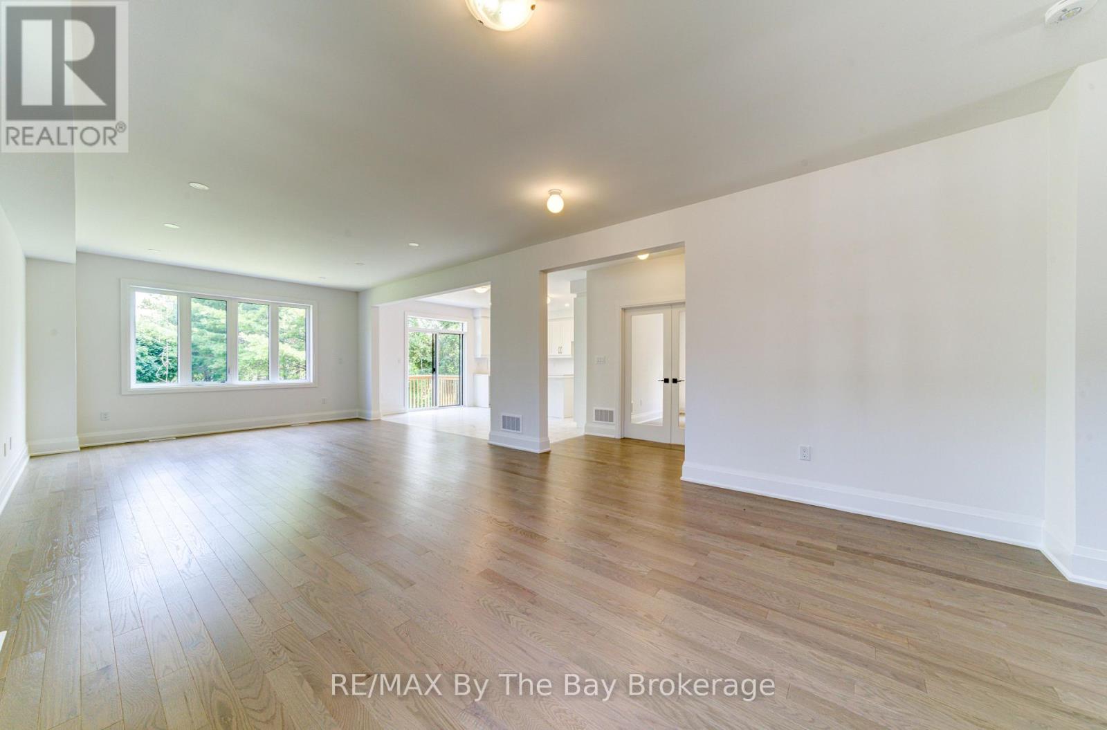Photo 35 of 13 Emerald Street, Wasaga Beach ON