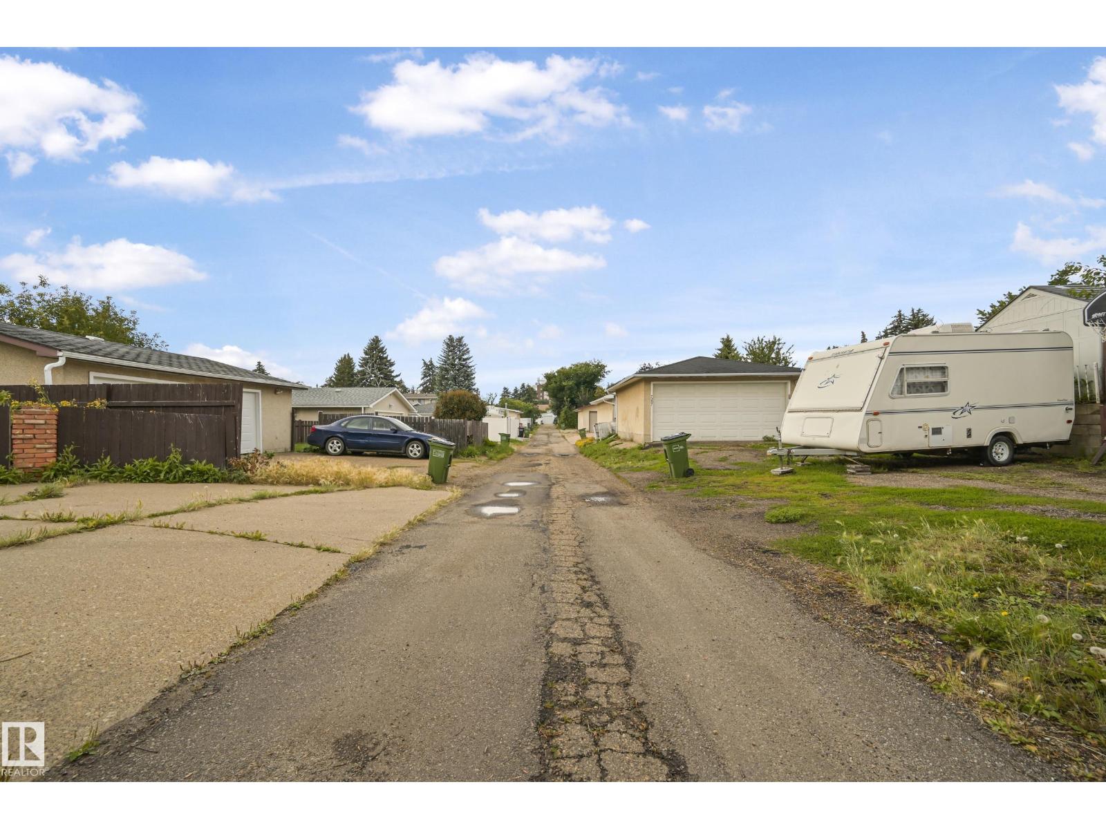 Photo 45 of 7208 139 Av Nw, Edmonton AB