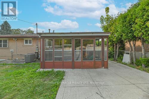 Photo 24 of 6 Beechwood Crescent, Brampton ON