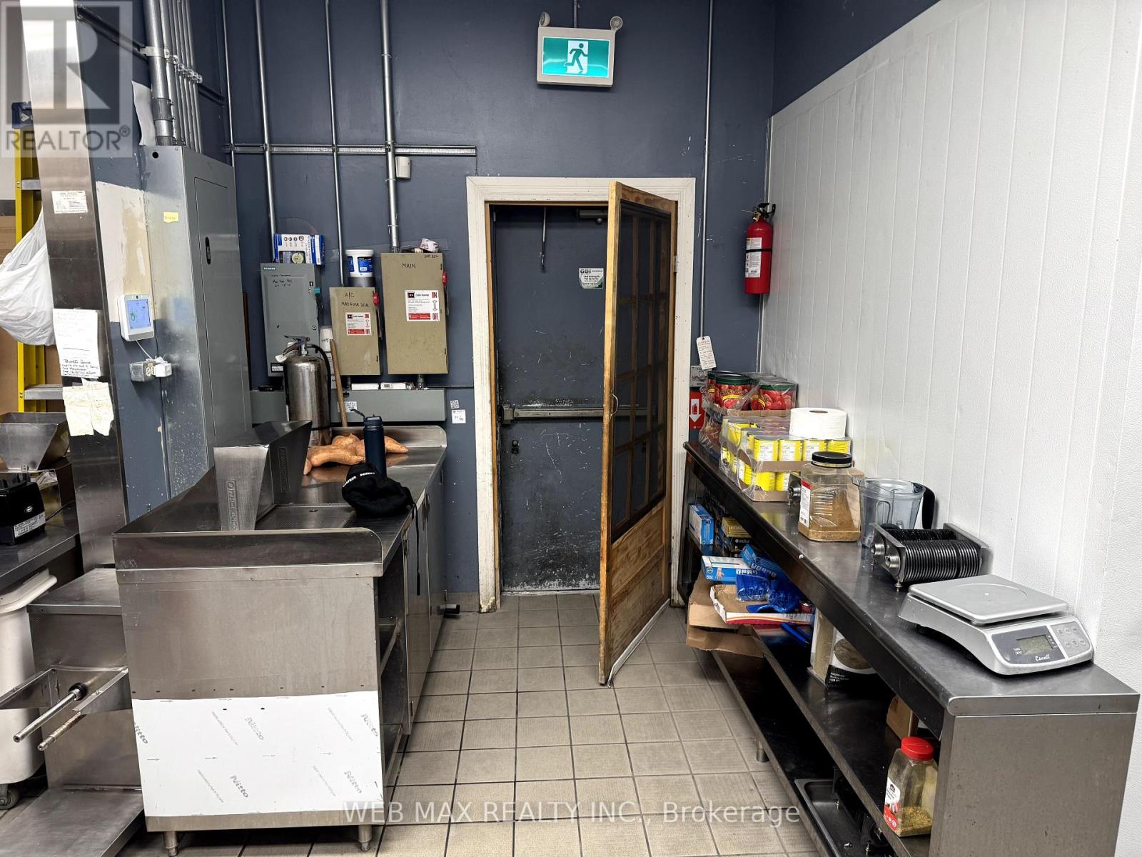 Photo 2 of 824 Warden Avenue, Toronto ON