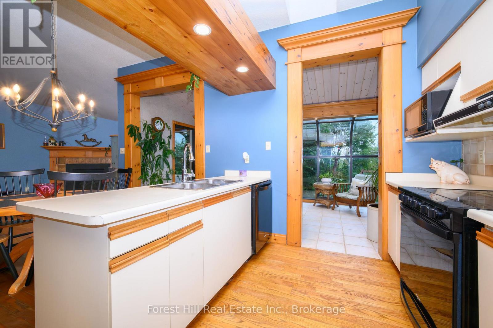 Photo 10 of 35 Westvale Drive S, Bracebridge ON