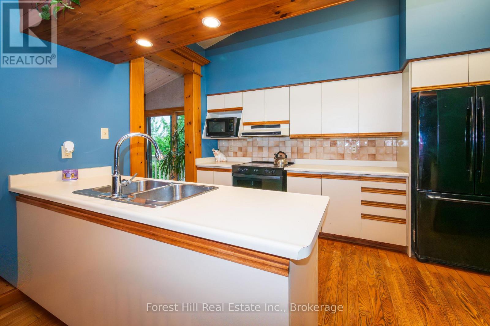 Photo 12 of 35 Westvale Drive S, Bracebridge ON