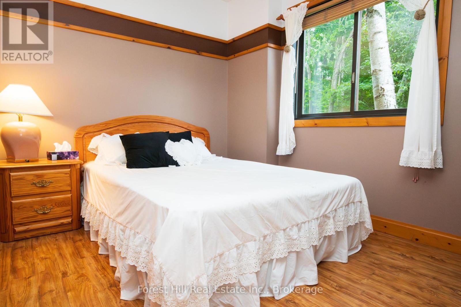Photo 28 of 35 Westvale Drive S, Bracebridge ON