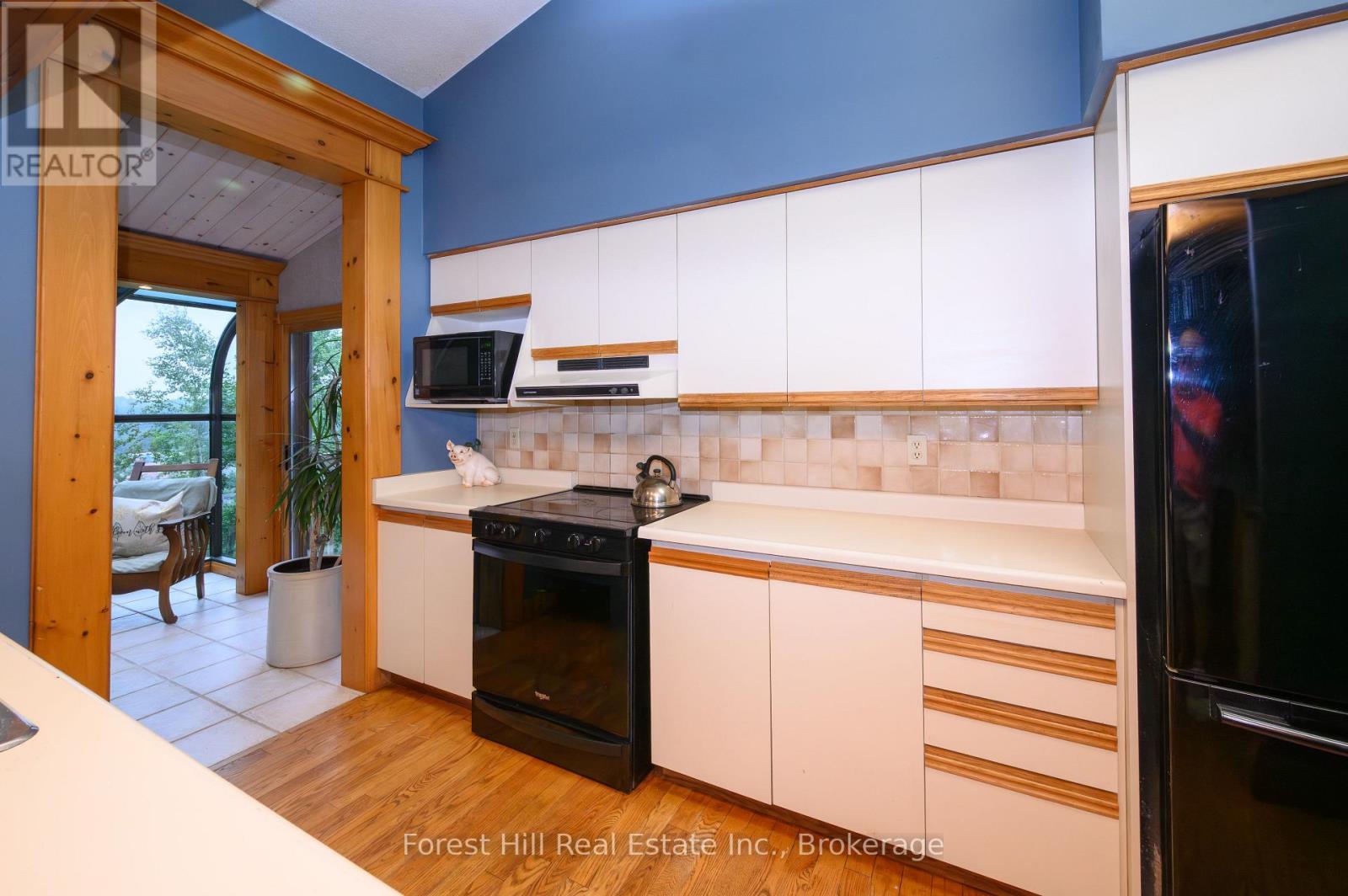 Photo 11 of 35 Westvale Drive S, Bracebridge ON