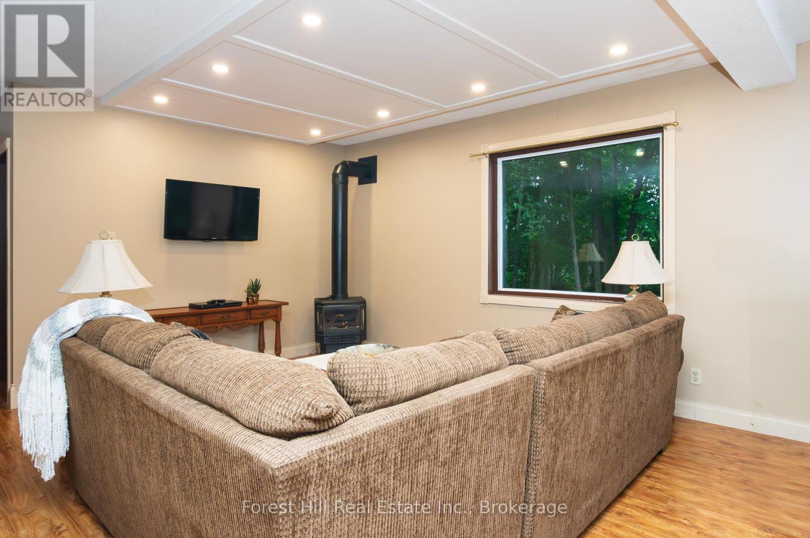 Photo 33 of 35 Westvale Drive S, Bracebridge ON