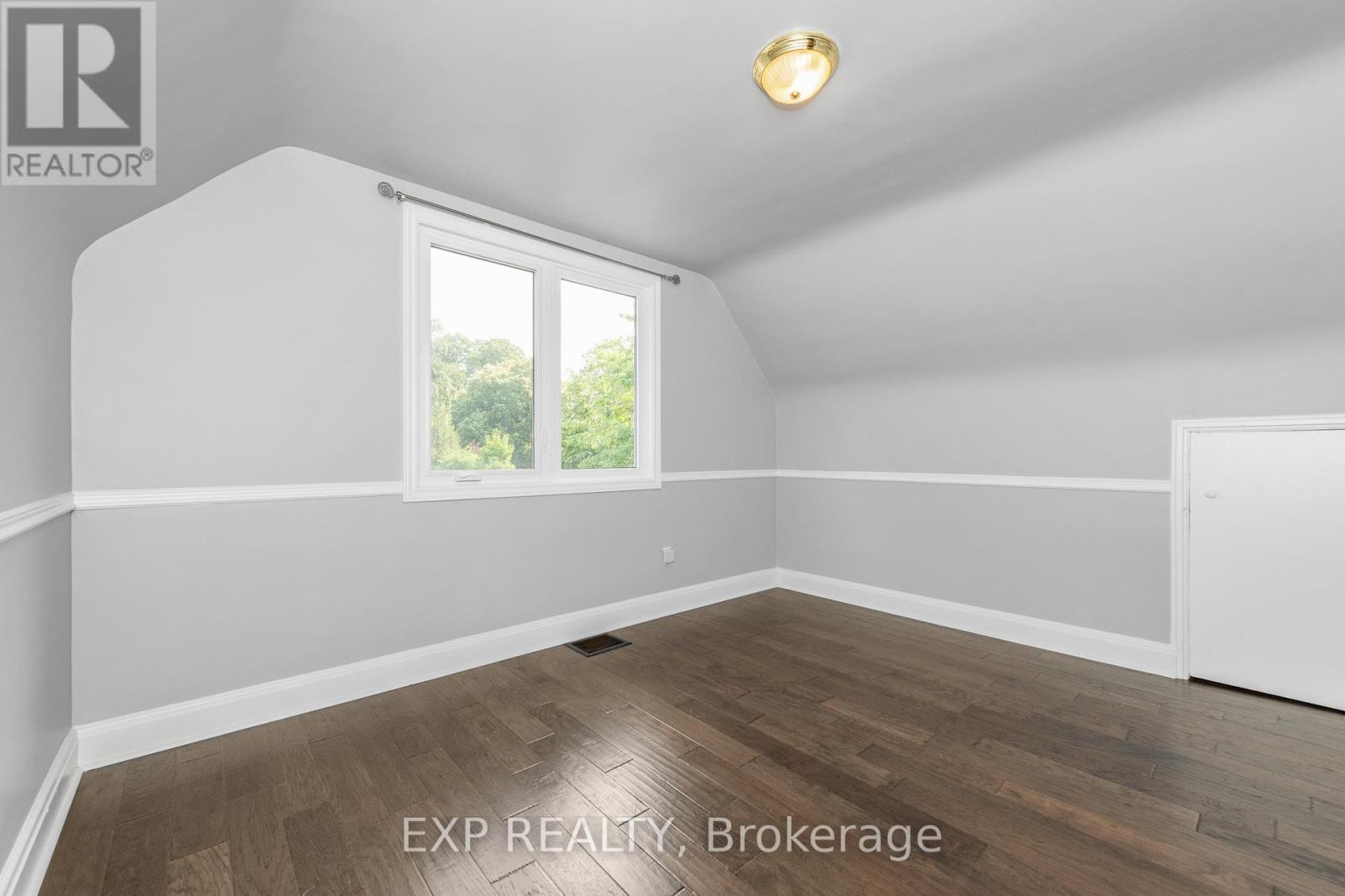 Photo 1 of 1552 Caledon Street, Ottawa ON