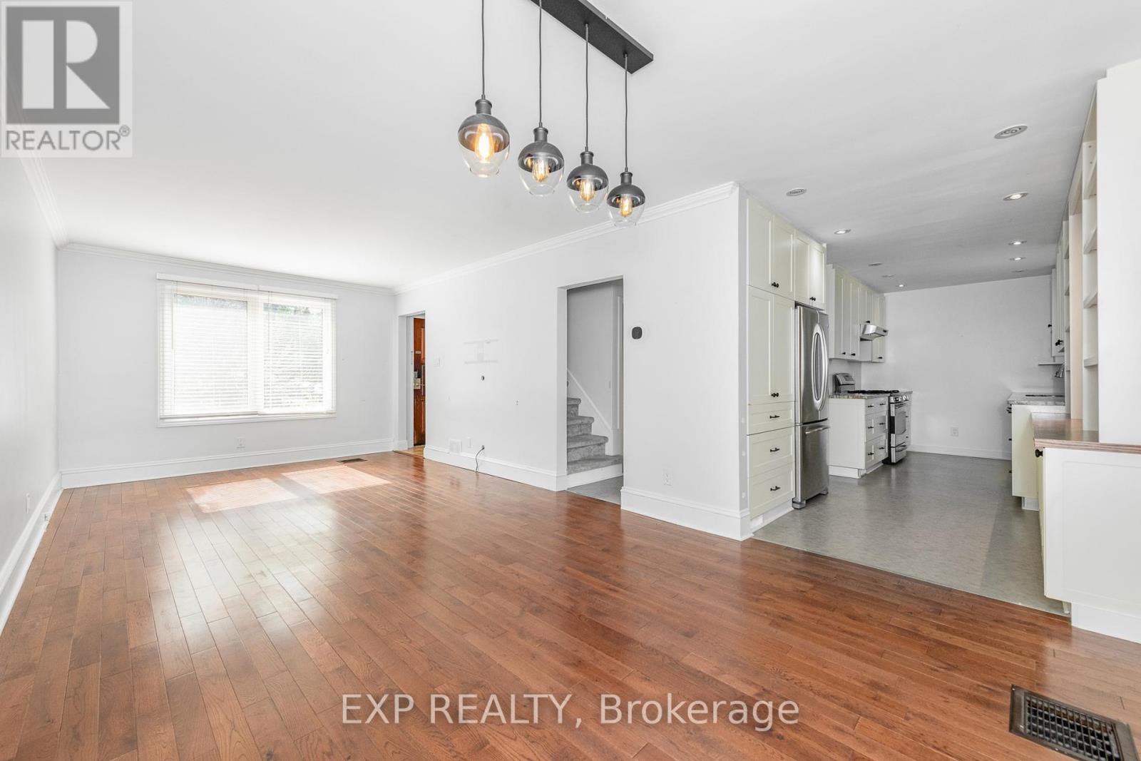 Photo 10 of 1552 Caledon Street, Ottawa ON