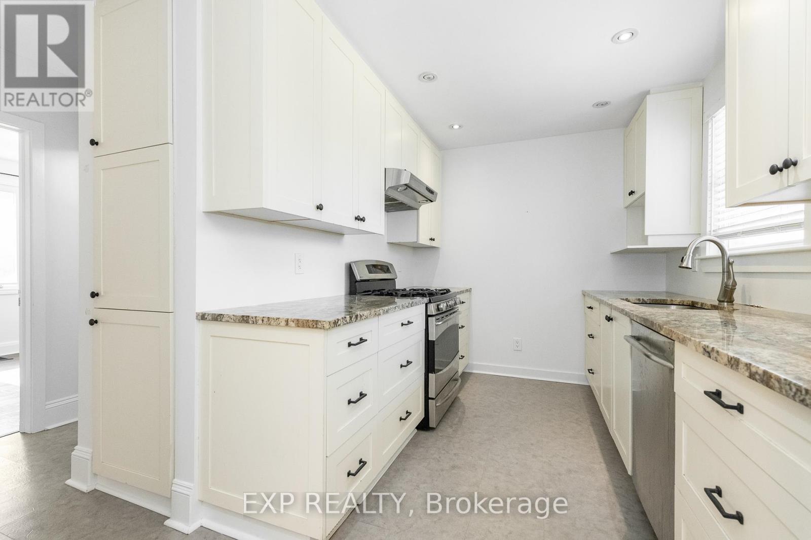Photo 8 of 1552 Caledon Street, Ottawa ON