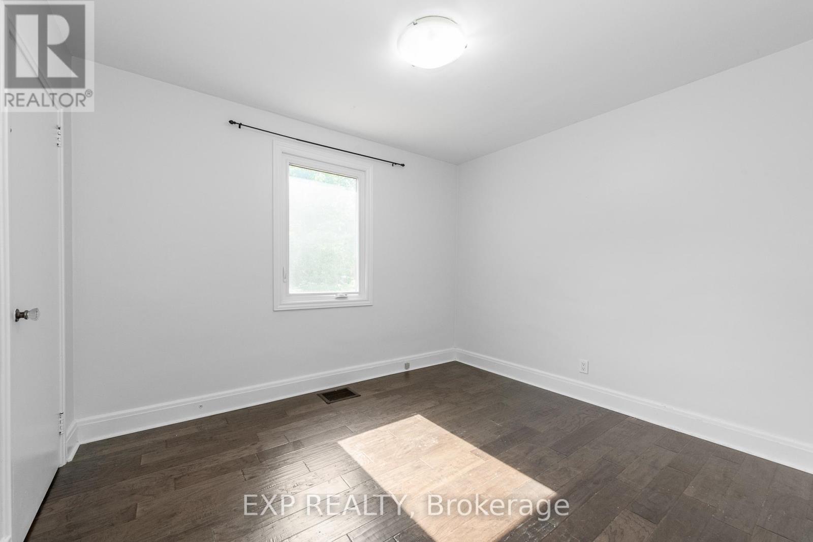 Photo 17 of 1552 Caledon Street, Ottawa ON