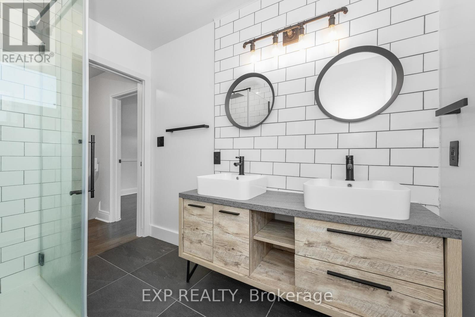 Photo 18 of 1552 Caledon Street, Ottawa ON