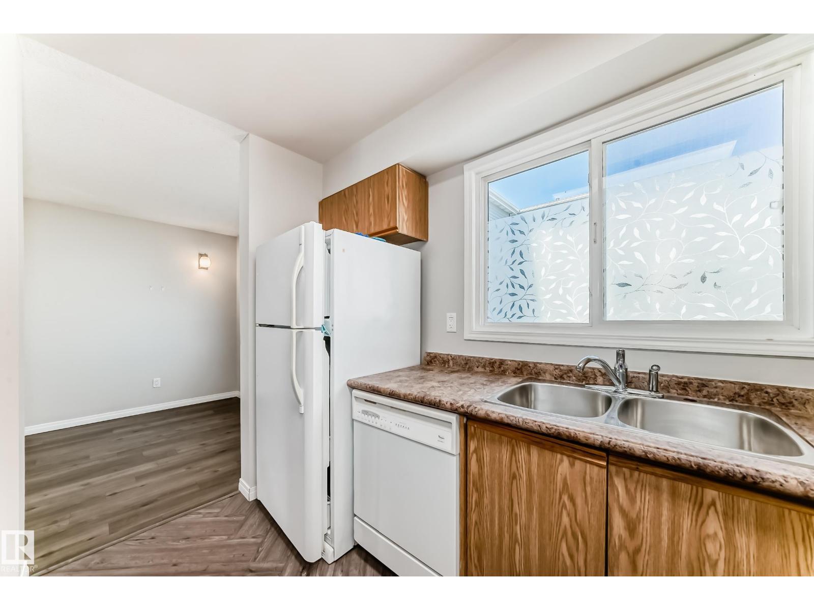 Photo 10 of 38 1415 62 St Nw, Edmonton AB