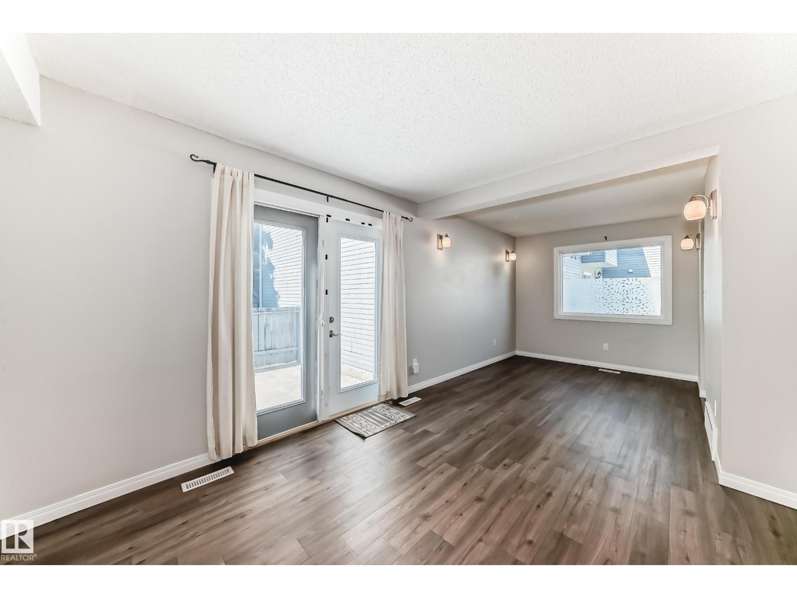 Photo 14 of 38 1415 62 St Nw, Edmonton AB