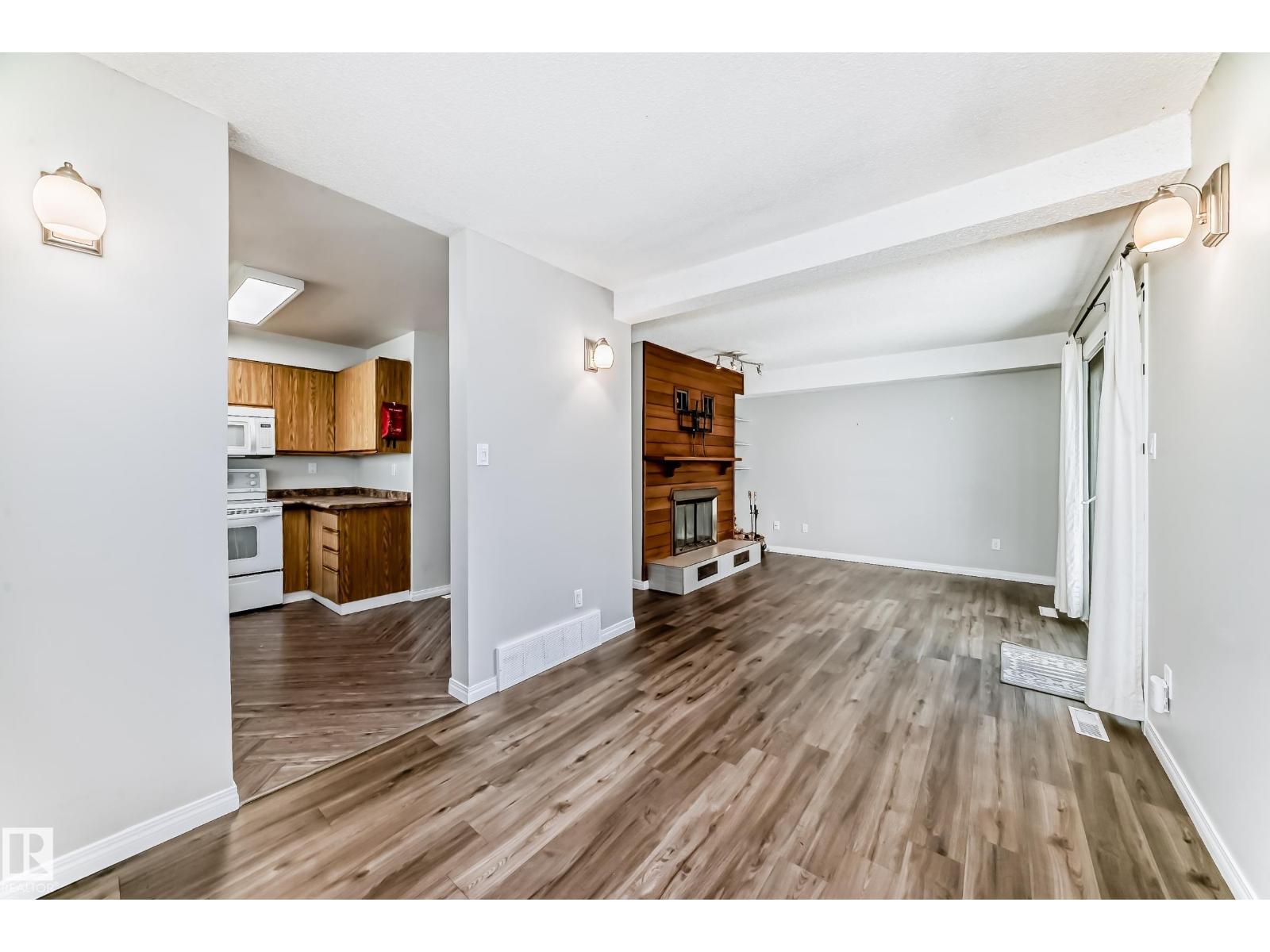 Photo 15 of 38 1415 62 St Nw, Edmonton AB