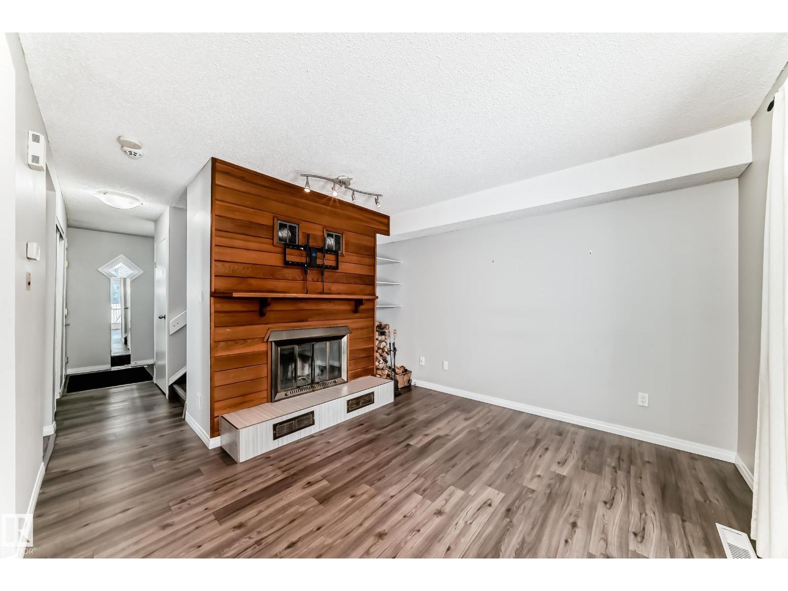 Photo 16 of 38 1415 62 St Nw, Edmonton AB