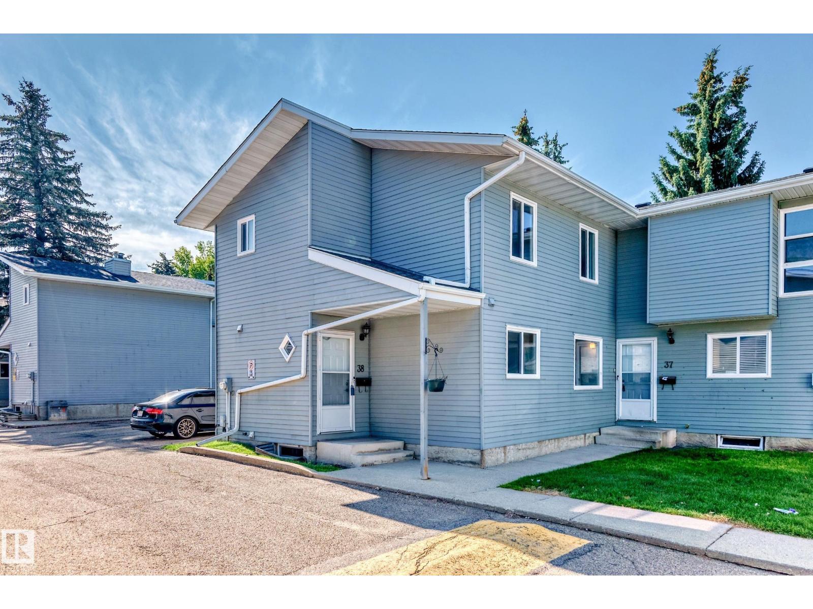 Photo 2 of 38 1415 62 St Nw, Edmonton AB