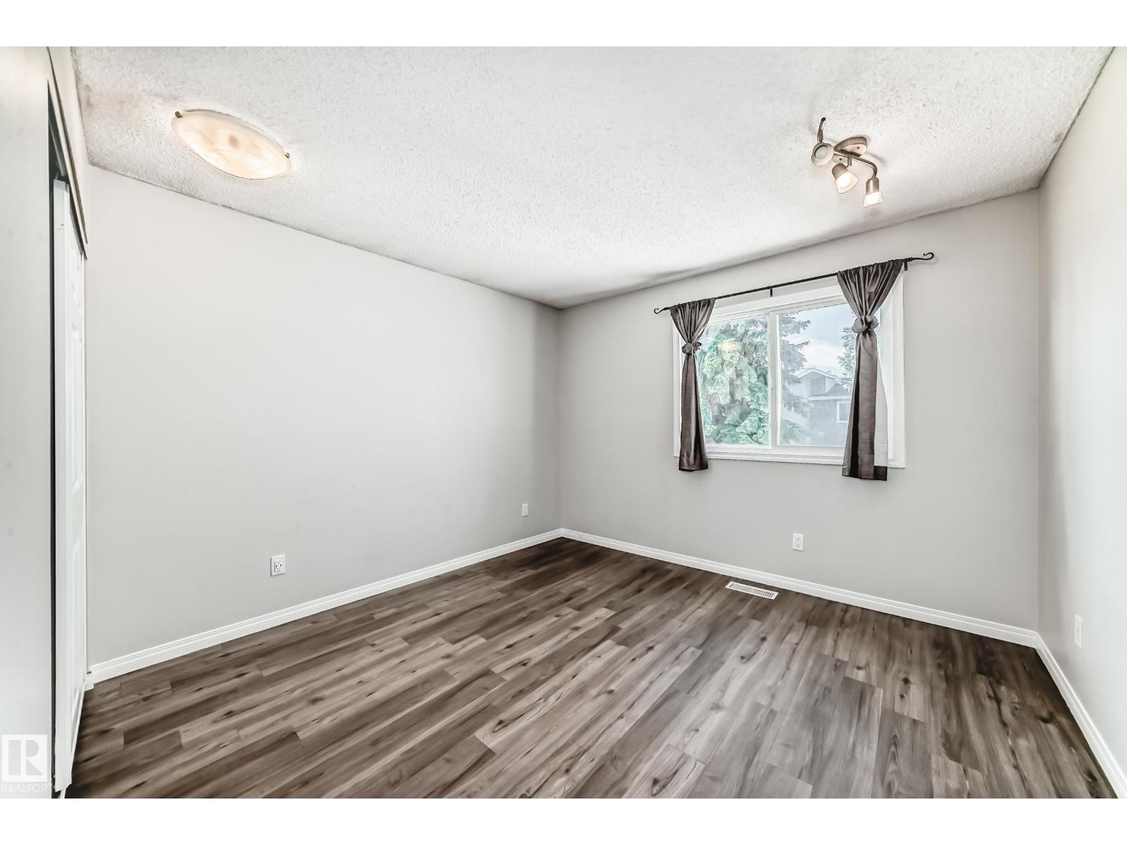 Photo 25 of 38 1415 62 St Nw, Edmonton AB