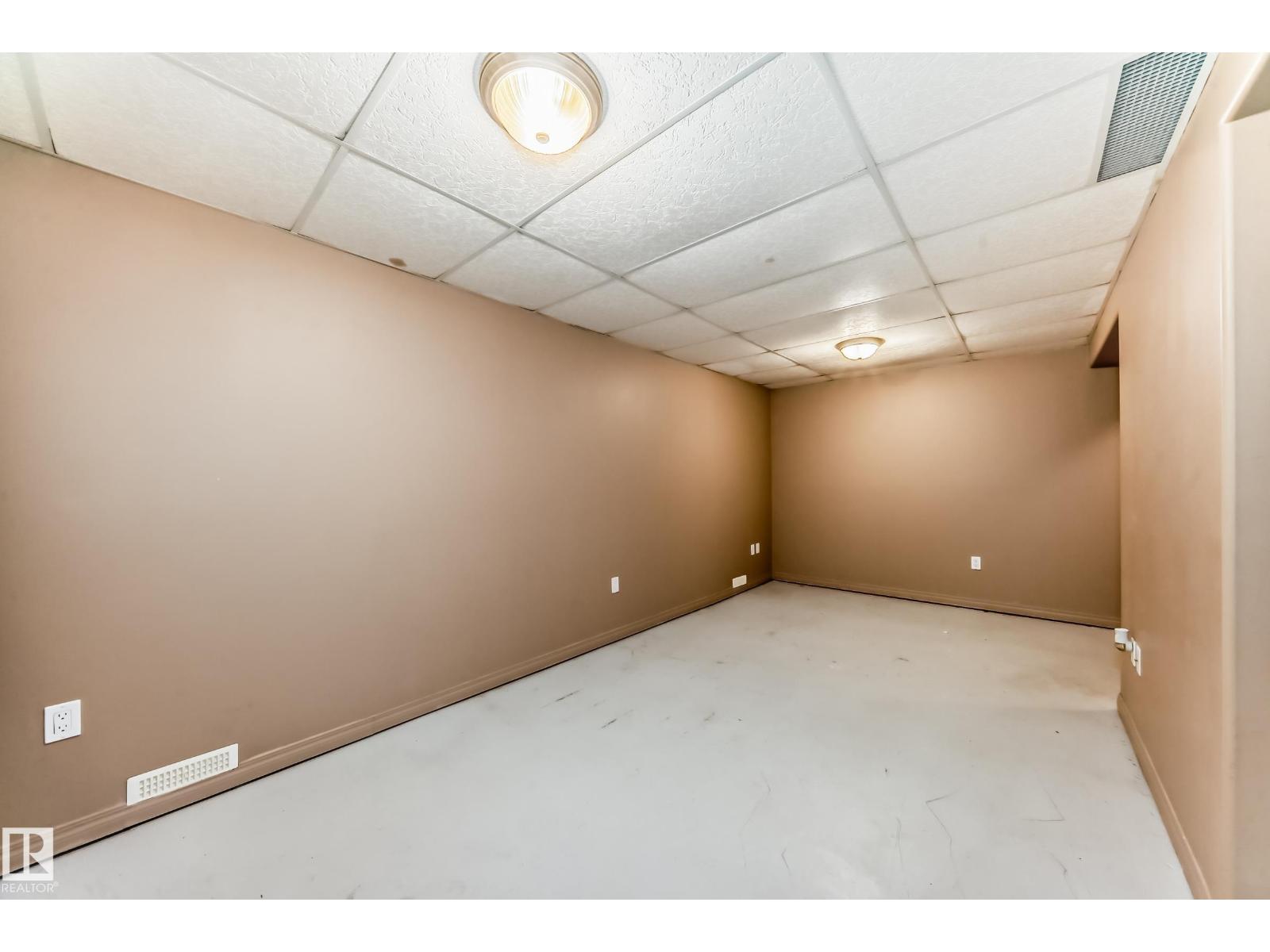 Photo 35 of 38 1415 62 St Nw, Edmonton AB