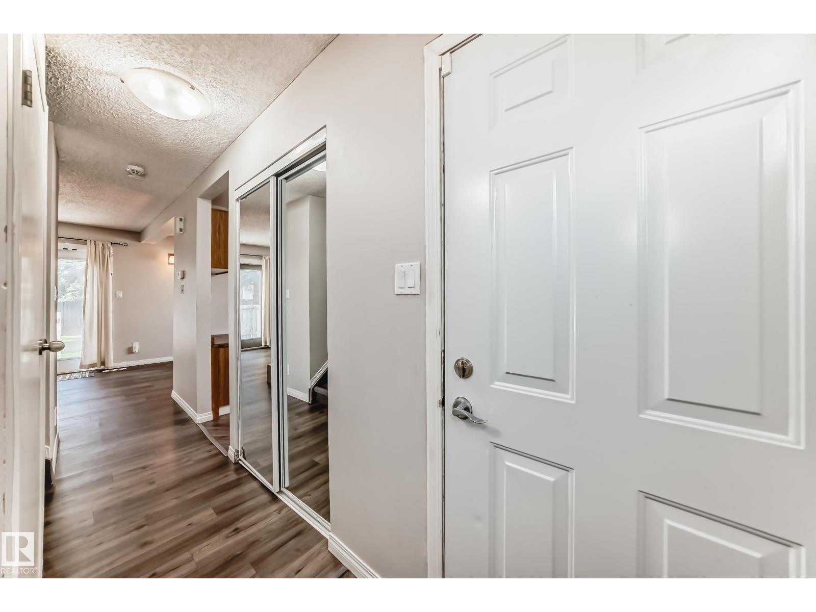 Photo 5 of 38 1415 62 St Nw, Edmonton AB